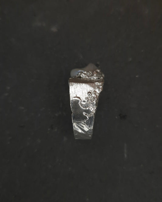 One wave crashes - sculptural sterling silver ring with baroque pearl