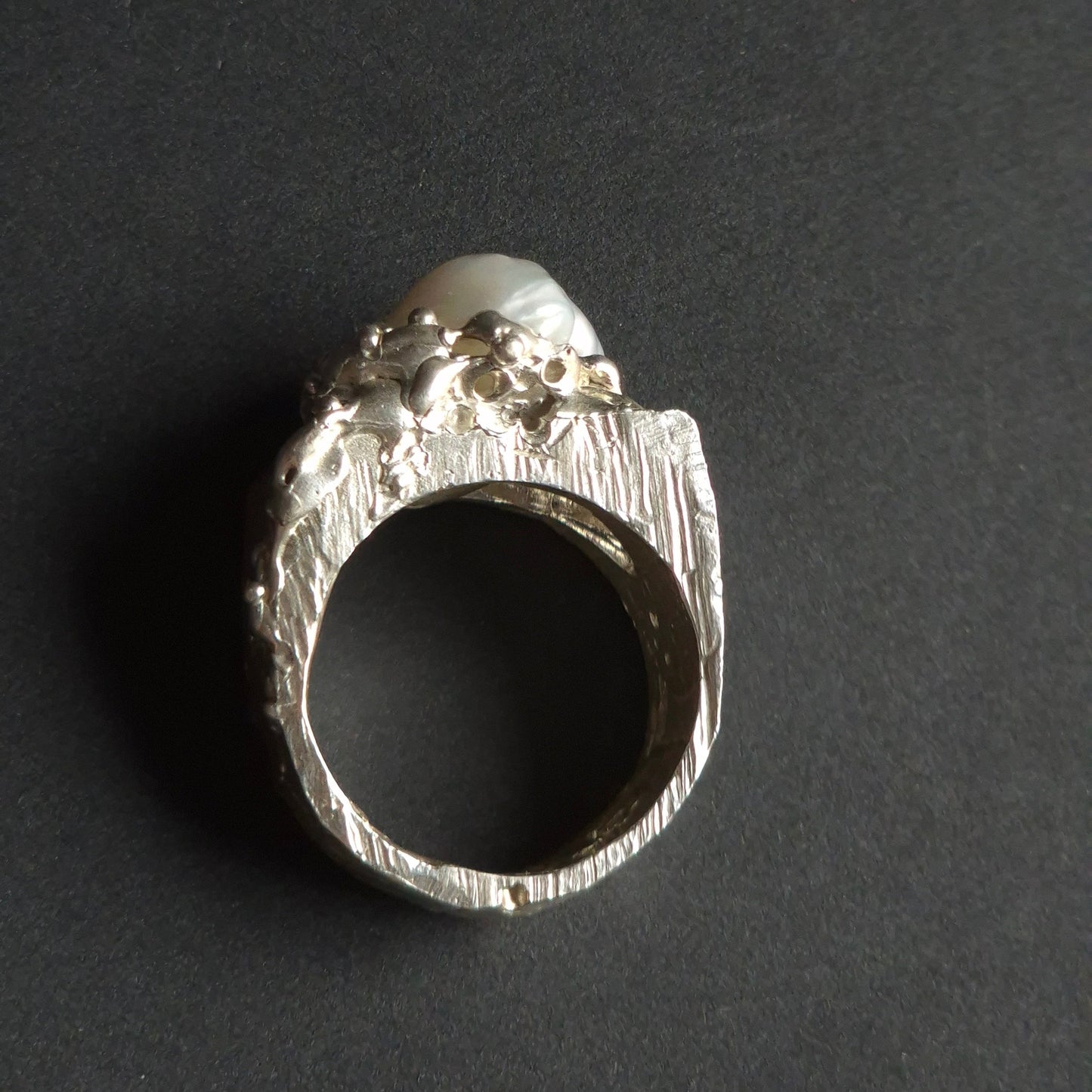 One wave crashes - sculptural sterling silver ring with baroque pearl