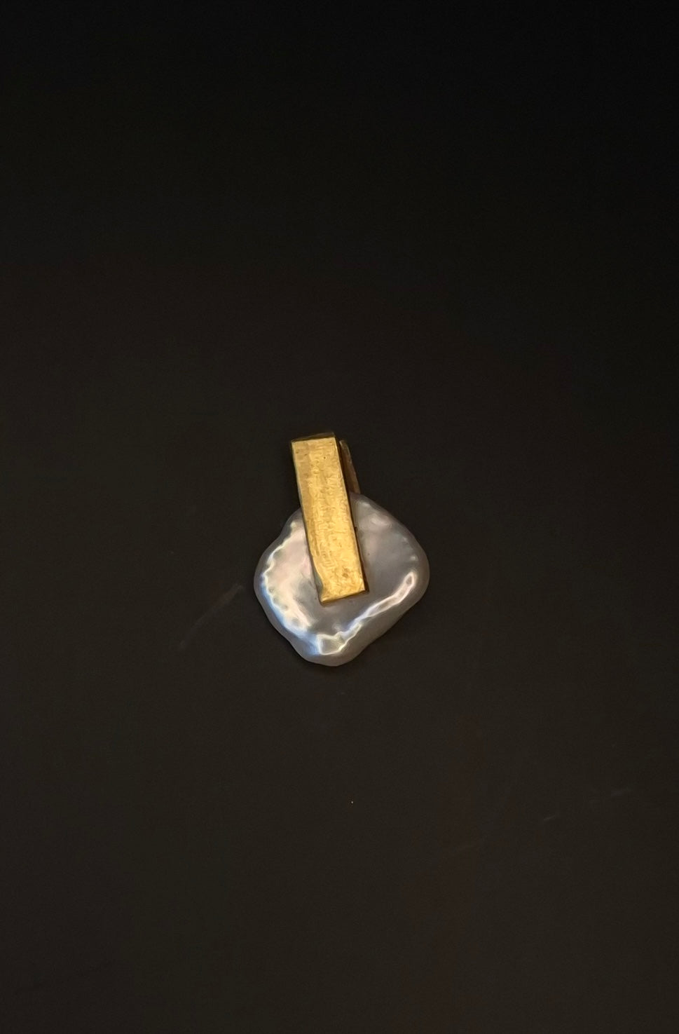 Freshwater pearl pendant with rectangular brass bail